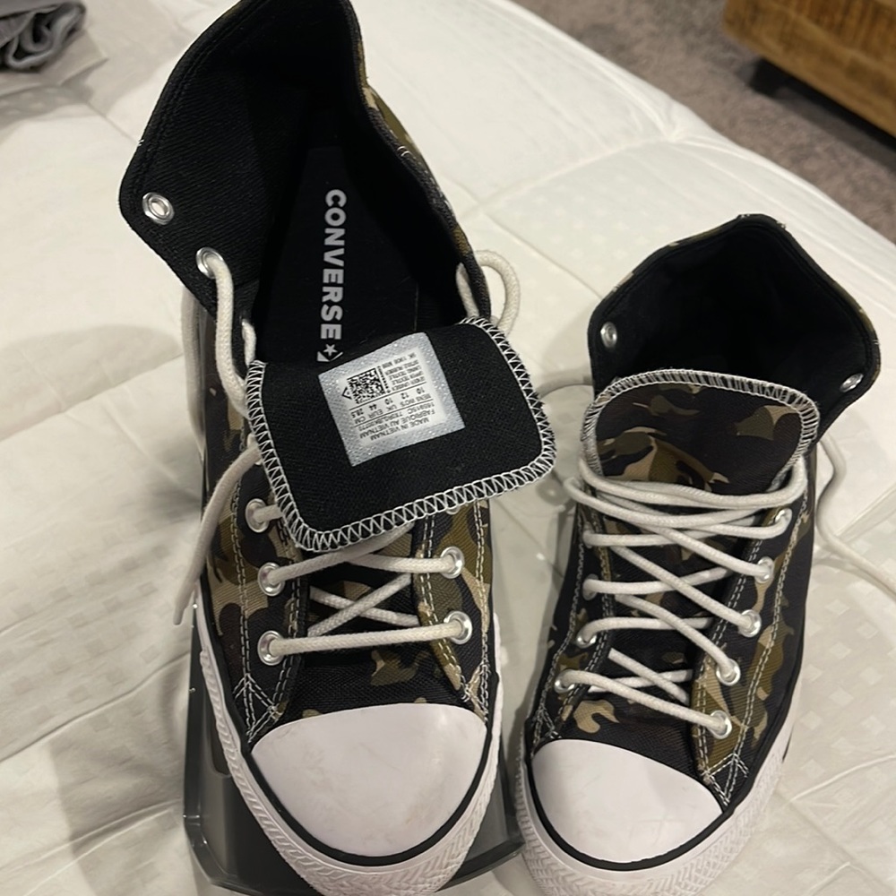 Men’s Chuck Taylor converse